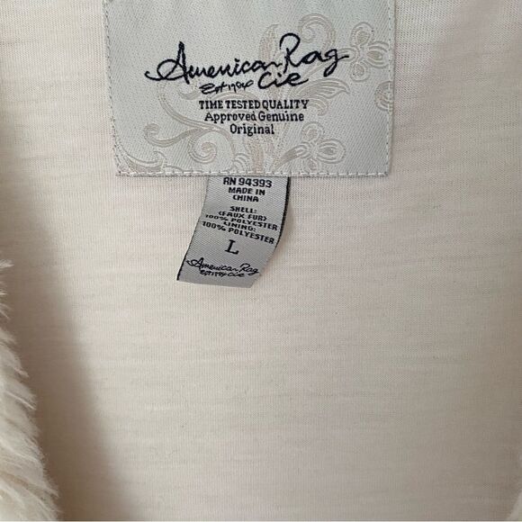 American Rag Women’s Sherpa Faux Fur Cropped Open Front Vest Size L - Picture 2 of 5